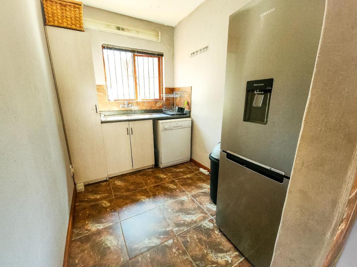 Zizi In Bela-bela Villa *